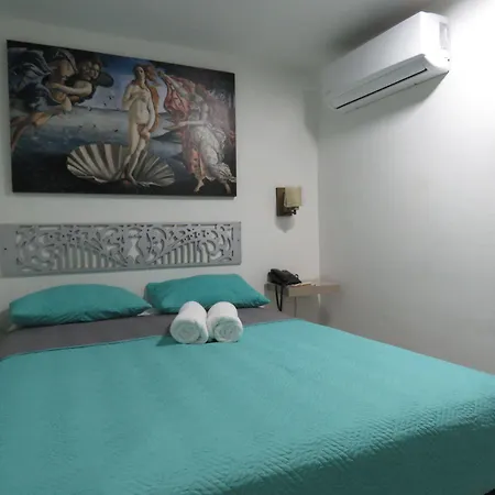 Casa Noir Hotel 2*